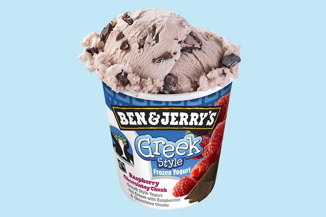 Ein Becher Greek Yogurt Ice Cream